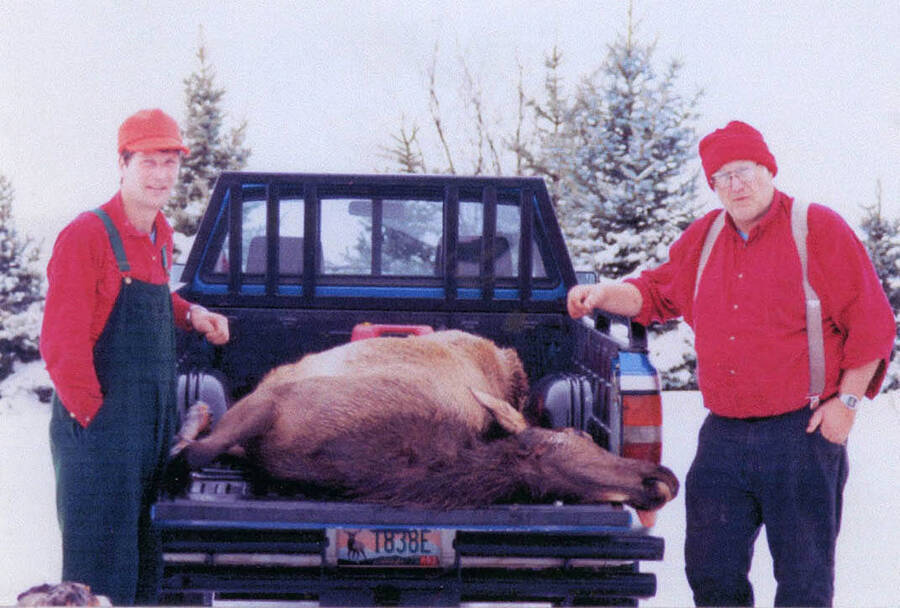Kent Chambers and Joe Rohn with elk.