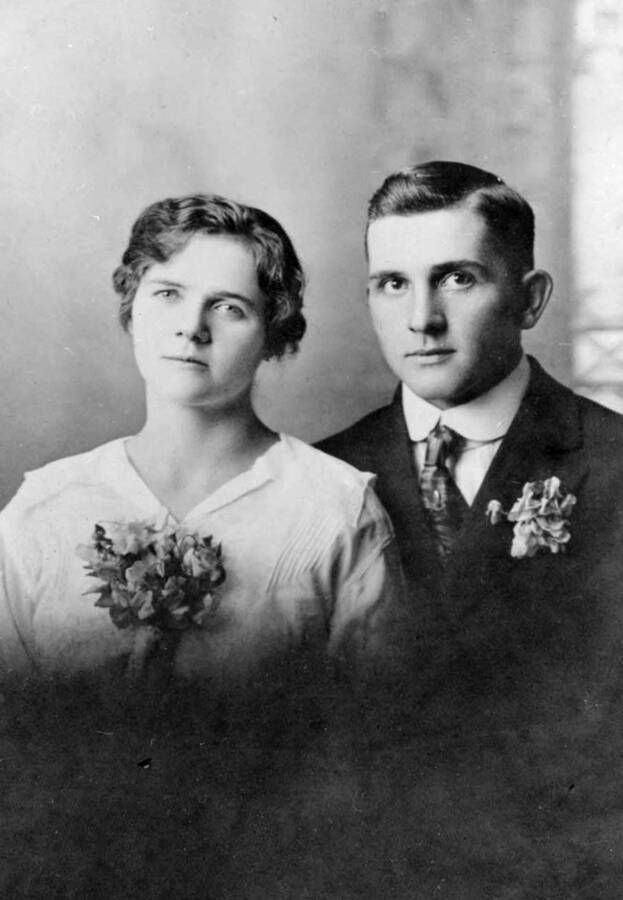 A formal portrait of Durell and Mary Bysegger Nirk  on their wedding day.