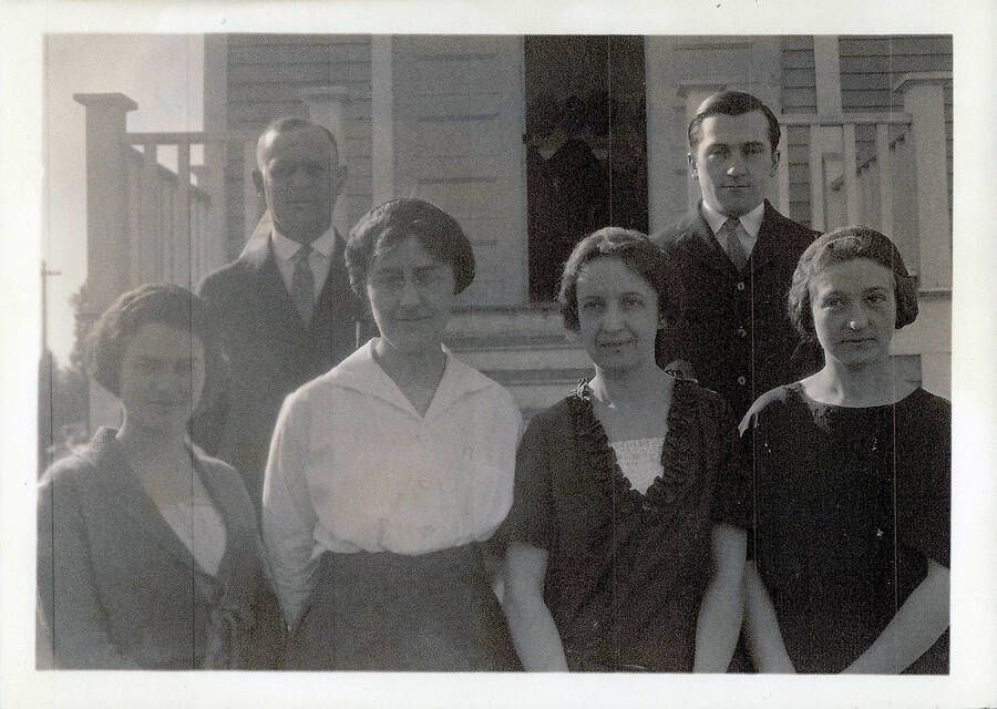 A photograph of the teachers at Potlatch High School in 1923.