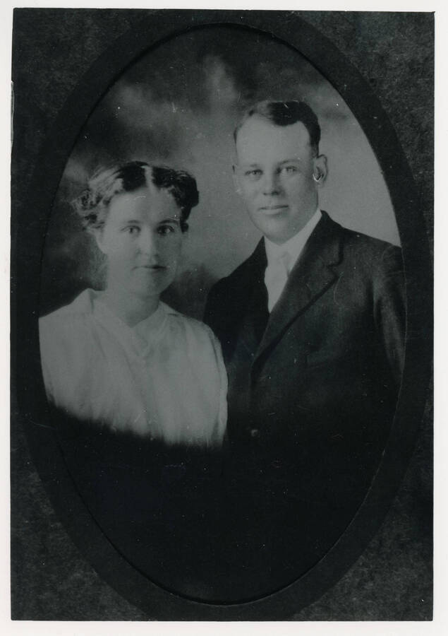 Wedding photograph of Arthur and Alice (McClure) Strong.