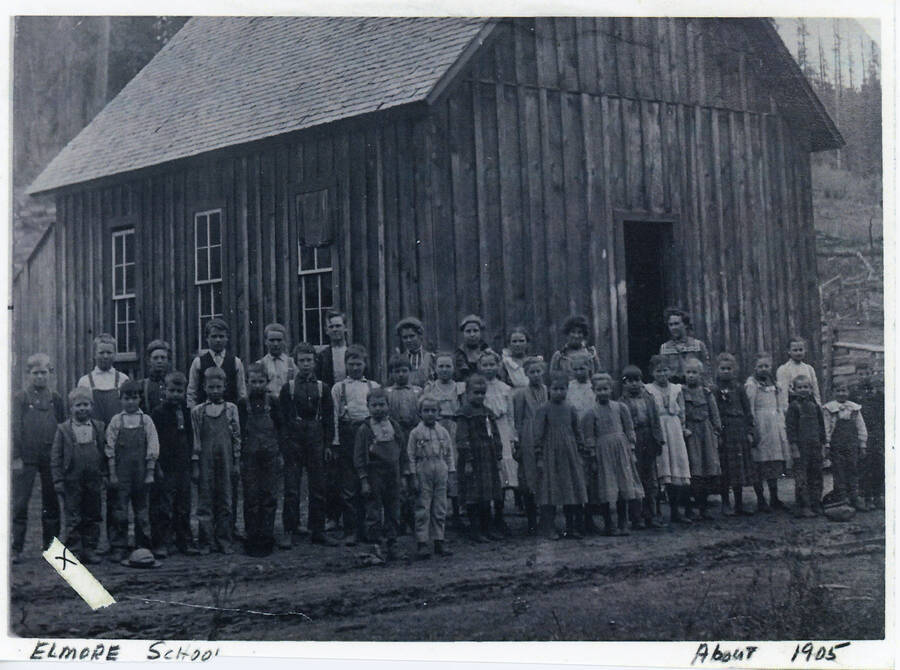 Students at the Elmore School in about 1905.