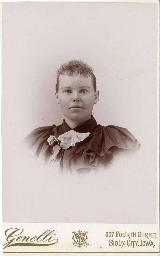 A formal portrait of Bertha Gibbs Parnell taken in Sioux City, Iowa.