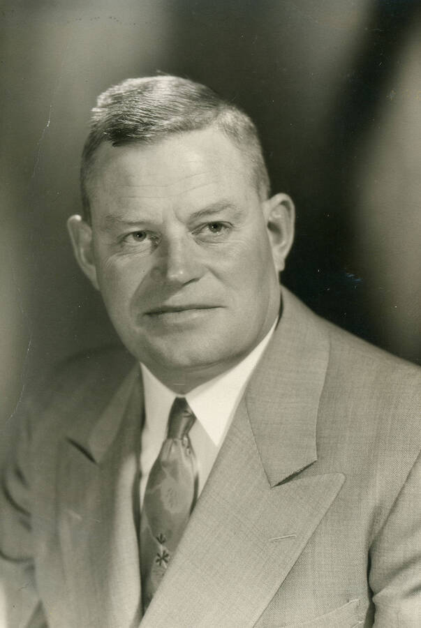 Portrait photograph of Dwight Strong.