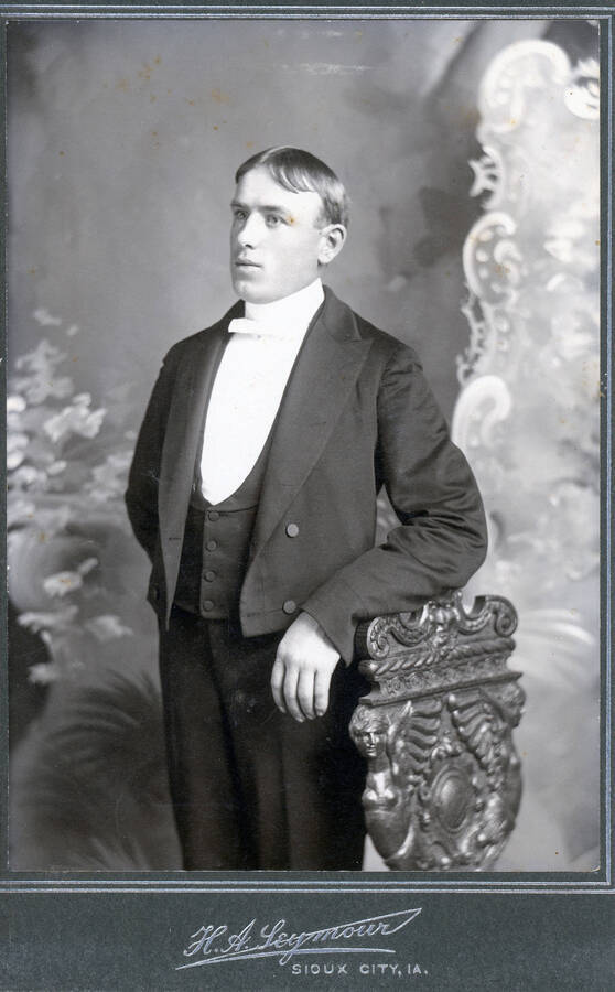 A formal portrait of Herman Katzenberger taken in Sioux City, Iowa.