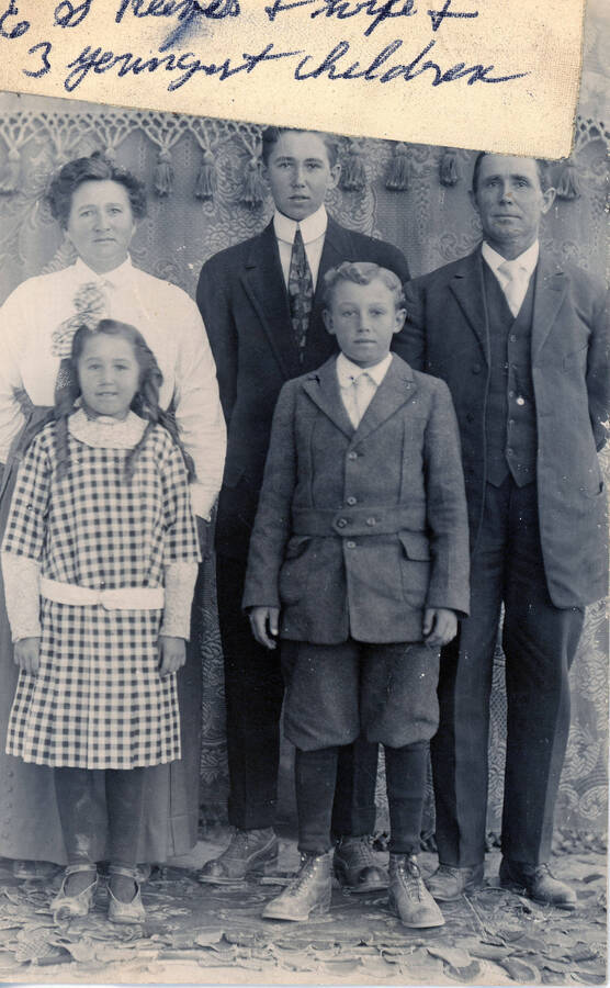 E.S. Reeves (right) and his family.