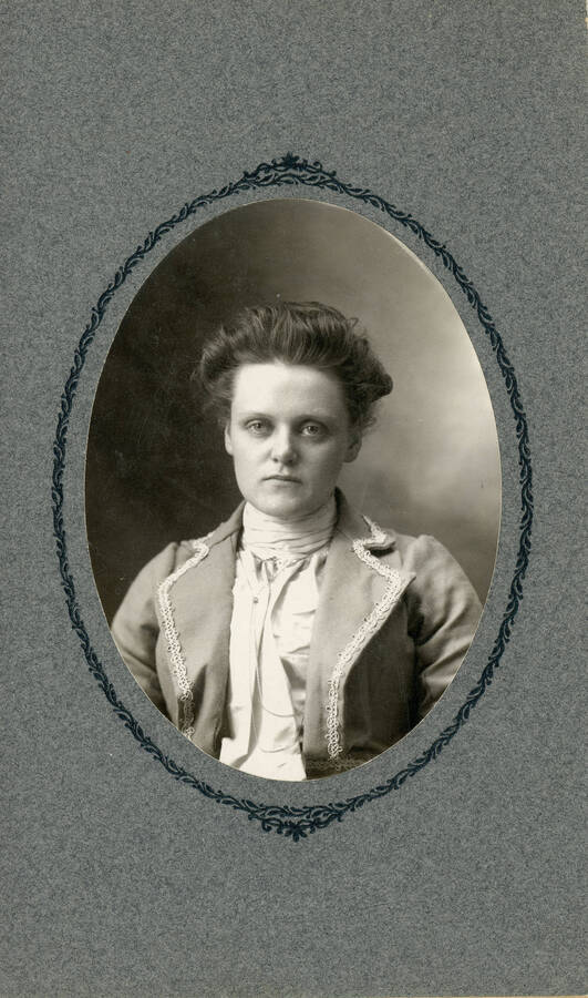 Portrait photograph of Adalaide "Addie" Strong Levi.