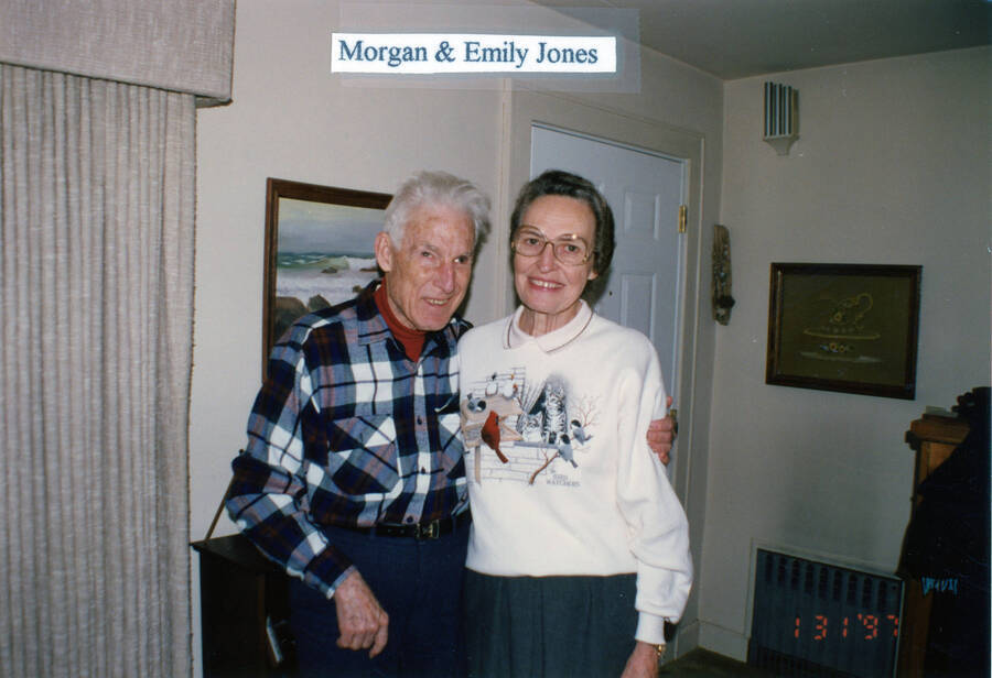 Photograph of Morgan and Emily Jones.