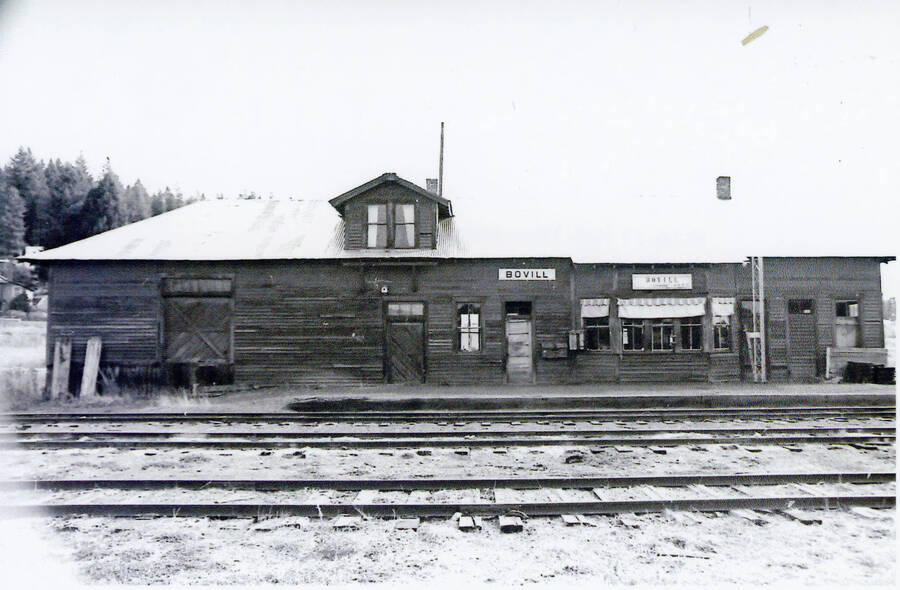 Photograph of the WI&M Railway Bovill depot.