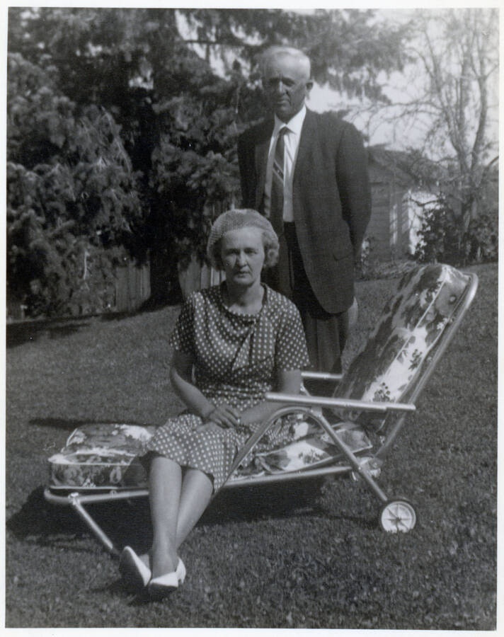 Photograph of Edward and Rena Bysegger.