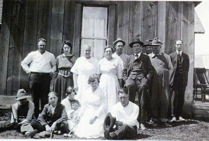 Photograph of the Rohn and McCown Family.
