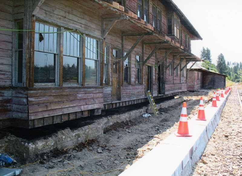 Photograph of raising the depot so a new foundation can be placed.