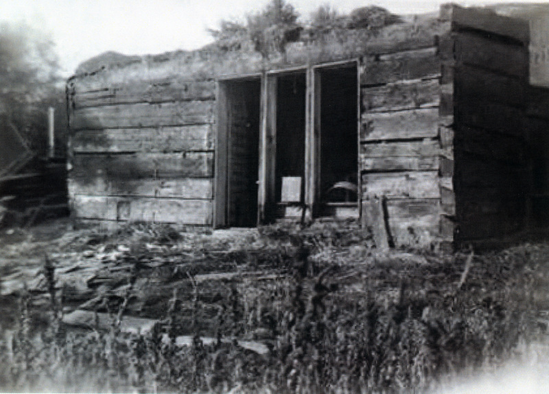 Photograph of the log cabin located on the W.E. Hearn place in Potlatch.