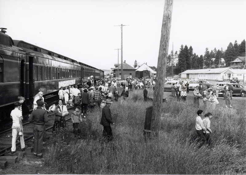 Photograph of a crowd of people waiting to board the train for the 50th Anniversary Special.