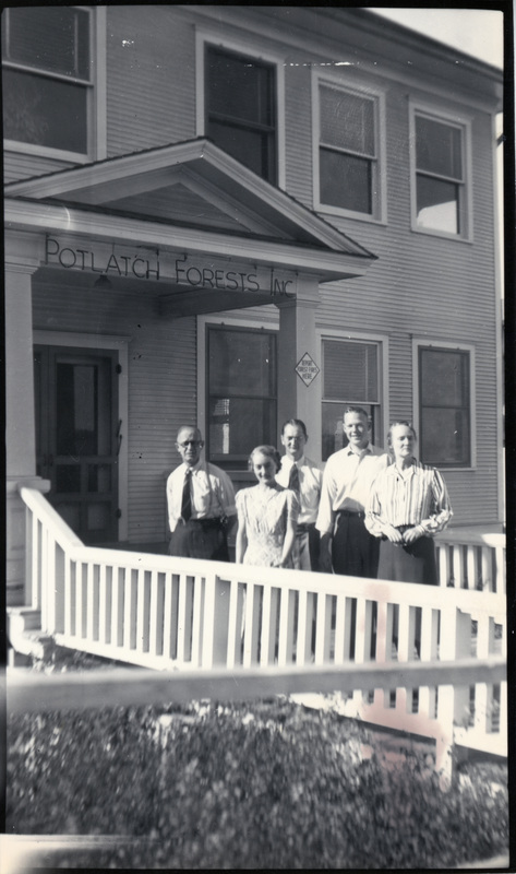 Photograph of Murray Andrew, Alfred Alsterlund, Louise Nygaard Rosenholz. and Mabel Kelley in front of the Potlatch Forest, Inc. Adminstrative Office.