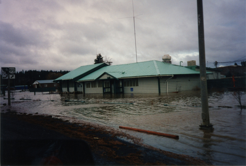 Photograph of flood around the Potlatch Public Library.