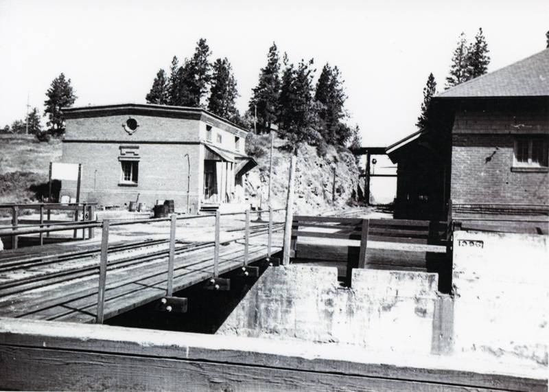 Photograph of the Great Northern depot in Palouse.
