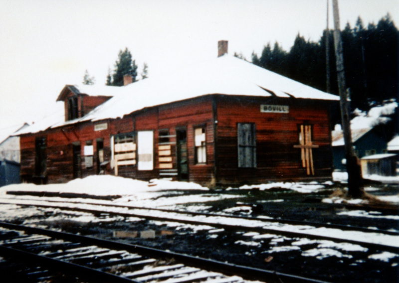 Photograph of the Bovill Depot prior to it being razed.