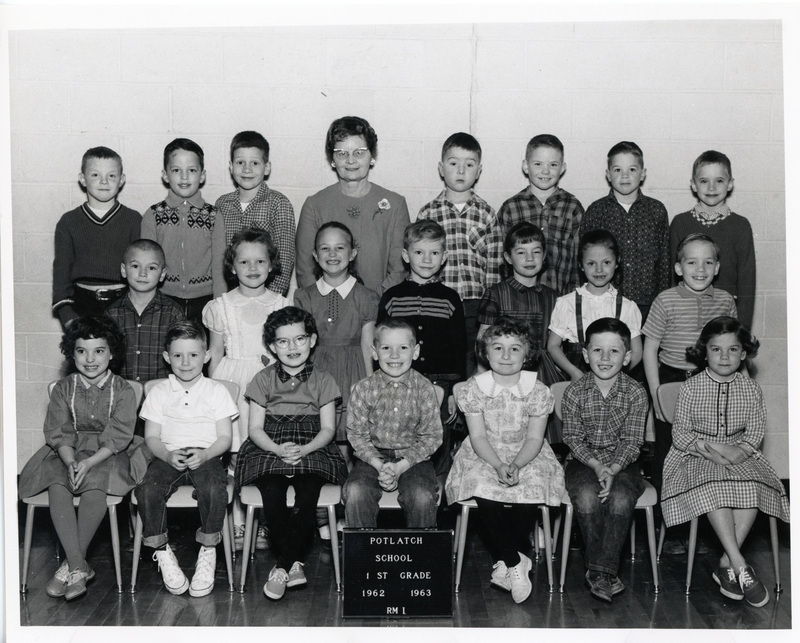 Photograph of the Class of 1962-1963 in the first grade.