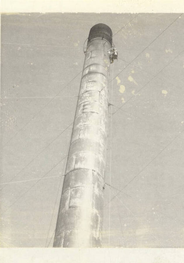 A photograph of one smokestack.