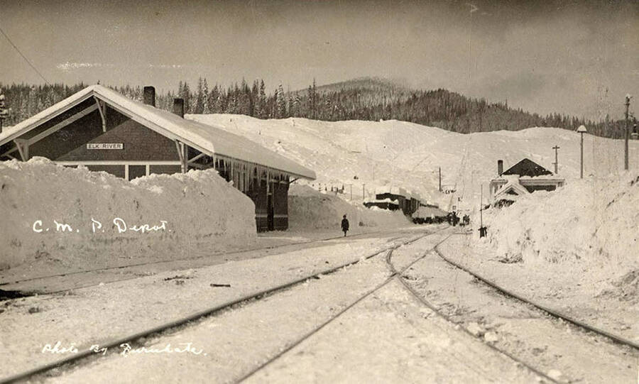A photograph of Elk River's C.M.P. Depot.