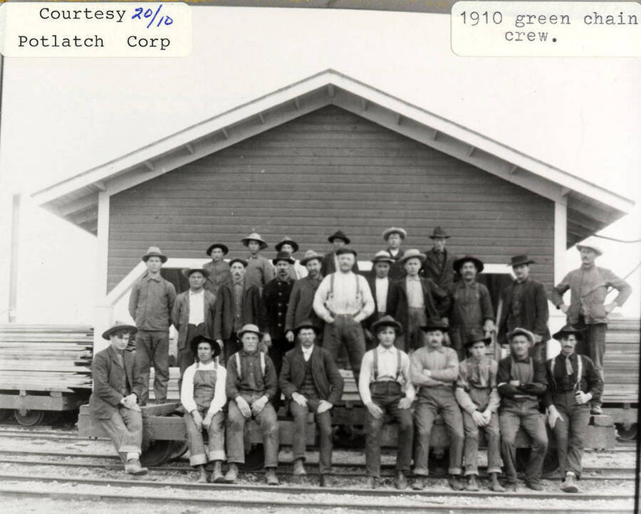 A photograph of the Green Chain Crew in 1910.
