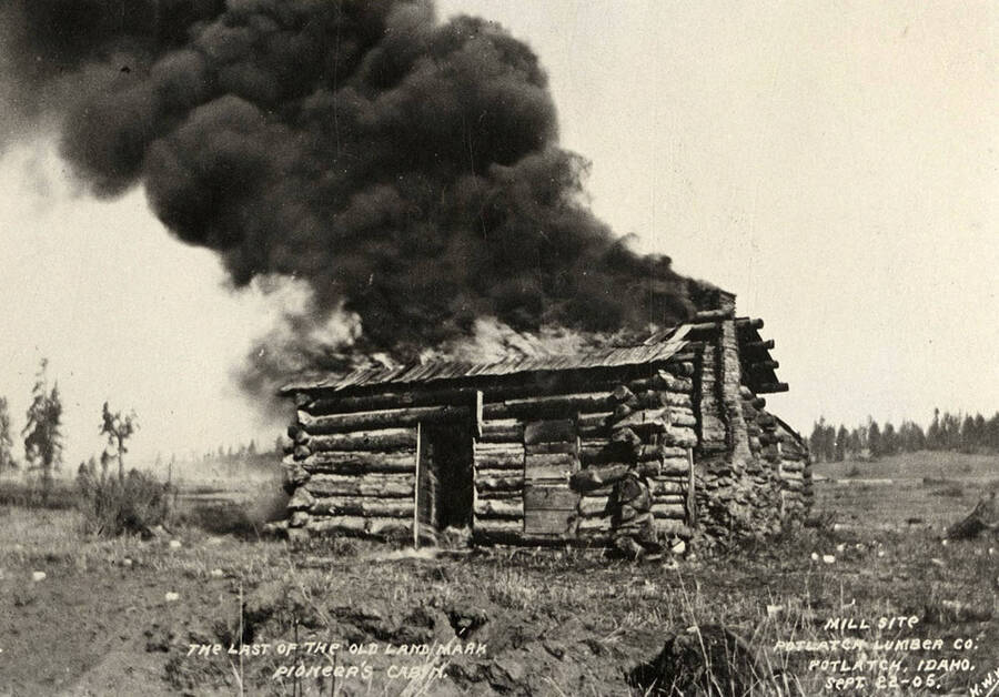 A photograph of the Pioneer's Cabin burning down at a mill site for the Potlatch Lumber Company.