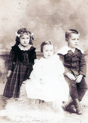 Gladis, Jake and Elmer Rohn as children.