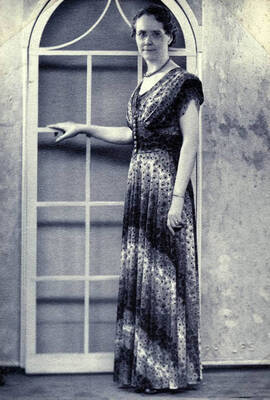 Standing portrait of Elsie (Bean) Holmes