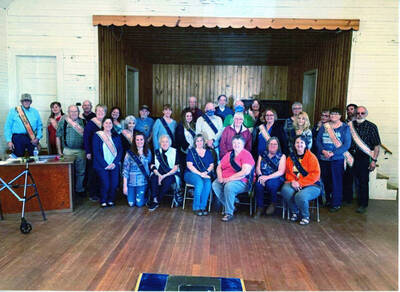 Photograph of the members of the Mountain Home Grange.