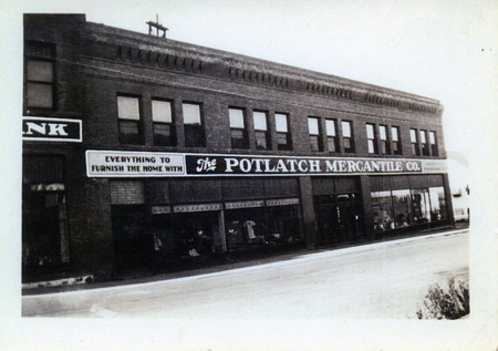 Photograph of the front of the Potlatch Mercantile