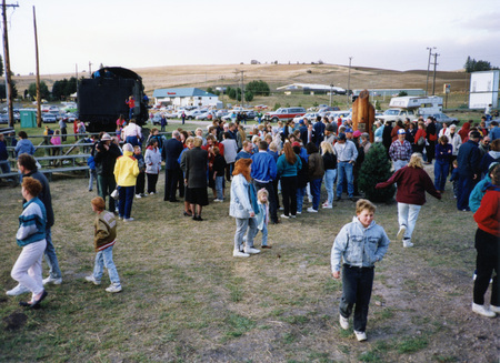 Photograph of the crowd attending the dedication of Scenic 6 Park.