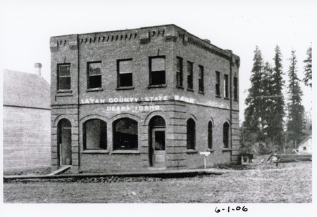 Photograph of the Latah County State Bank in Deary.