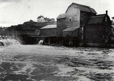 A photograph of a damn on the Palouse River.