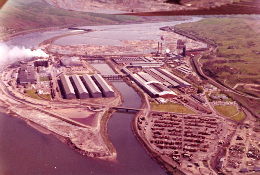 An aerial photograph of the Clearwater Paper Mill. Behind the mill is the log ponds and the Lewiston Dam.
