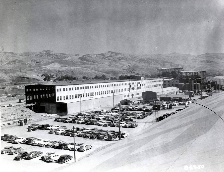 The finished paper mill with the parking lot in front of it. The Recovery and Boiler room buildings are still under construction in the back of the picture.