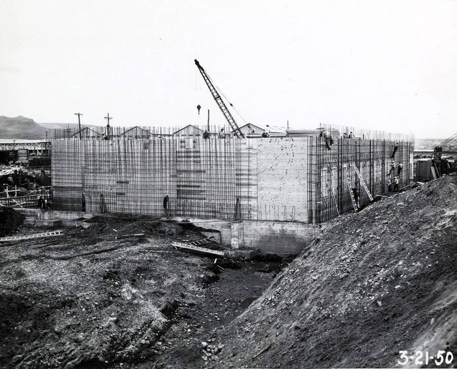 Construction of the Clearwater paper mill plant in Lewiston, Idaho, looking at rebar and cement structure as well as a crane in the background.