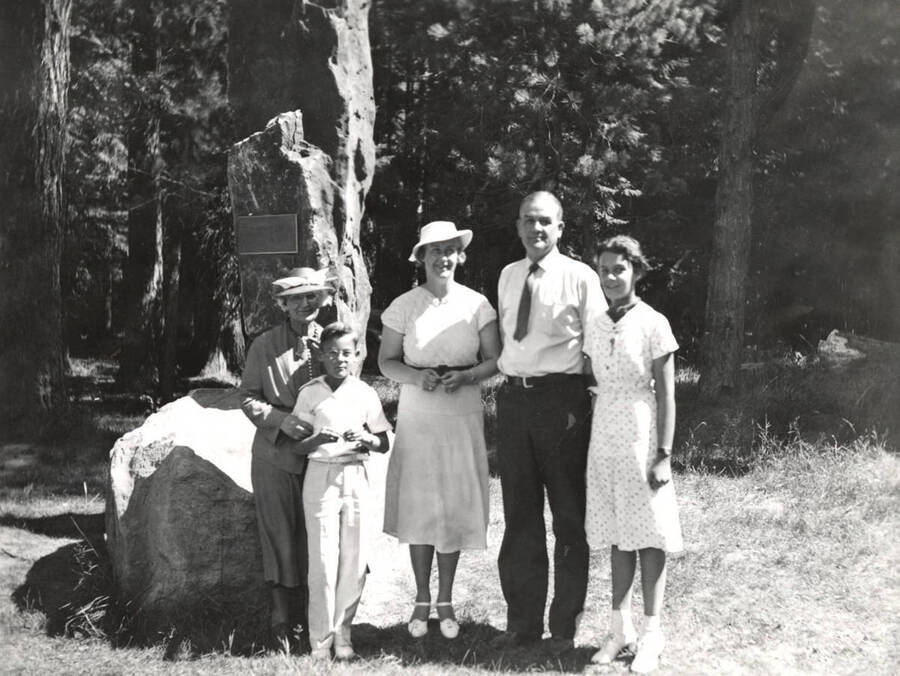 A.W. Laird's daughter (Mrs. A.D. Decker) with her husband and two children, Mary Ann and Allison Laird and an unidentified woman (possibly Mrs. A.W. Laird) standing by the monument.