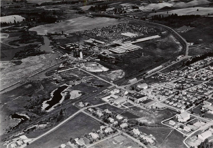 An aerial photograph of the mill in Potlatch, Idaho.