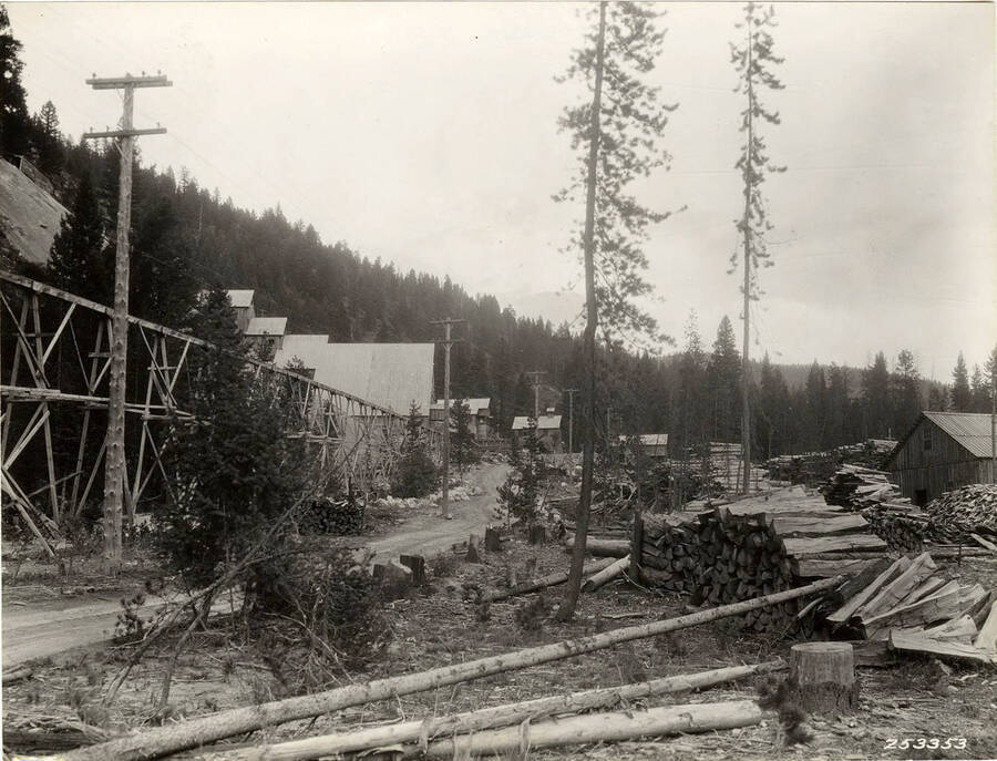 A partial view of a Hall-Interstate mine. Several log decks can be seen to the right hand side of the photograph.