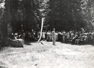 Rev. W.A. Hitchcock addressing the crowd.