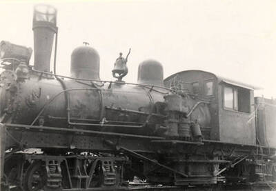 Views of the dismantling of a shay engine.