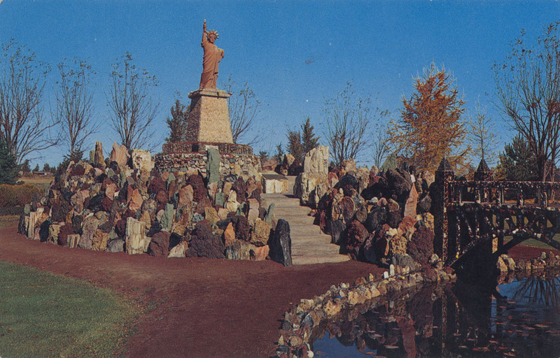 Postcard of the Petersen Rock Garden near Redmond, Oregon. | Petersen Rock Gardens located in Central Oregon between Ben and Redmond. More than 200,000 visitors annually come to view the multicolored rockeries made of gems, rare stones, shells, minerals, thunder eggs, petrified wood, etc.