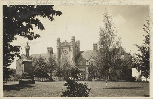 Postcard of the Administration building on the University of Idaho campus in Moscow, Idaho.