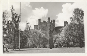 Postcard of the Administration Building on the University of Idaho campus in Moscow, Idaho.