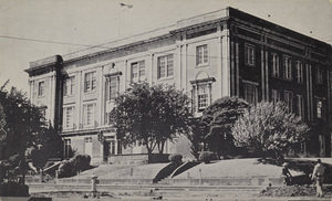 Postcard is of the Cowlitz County Court House in Kelso, Washington.  | Cowlitz County Court House at Kelso, in the Southwestern part of the state of Washington. The Courthouse was located at Kalama for many years but Kelso won out after the rapid growth of Longview in the early twenties.
