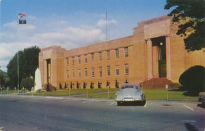 Postcard is a photograph of the Tillamook County Courthouse in Tillamook, Oregon.  | Tillamook County Court House, Tillamook, Oregon, trading center of this prosperous dairy land.