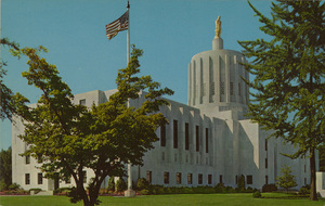 Postcard of the Oregon State Capitol Building in Salem, Oregon.
