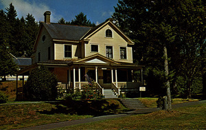 Postcard of a historic house exhibit at the Fort Columbia State Park in Chinook, Washington. | House Museum at Fort Columbia Historical State Park near Chinook, Washington. Former Commanding Officer's house at Fort Columbia, one of several forts guarding mouth of Columbia River. This museum is under the auspices of Willapa Chapter, Daughters of the American Revolution.