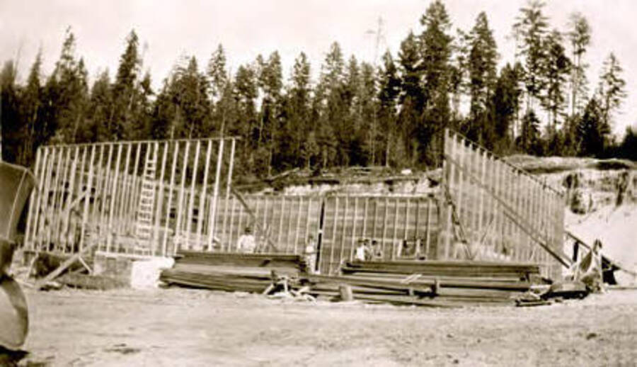 Workers building the new Leonard Paul store in Coolin, Idaho. Donated by Marjorie Paul Roberts via Priest Lake Museum.
