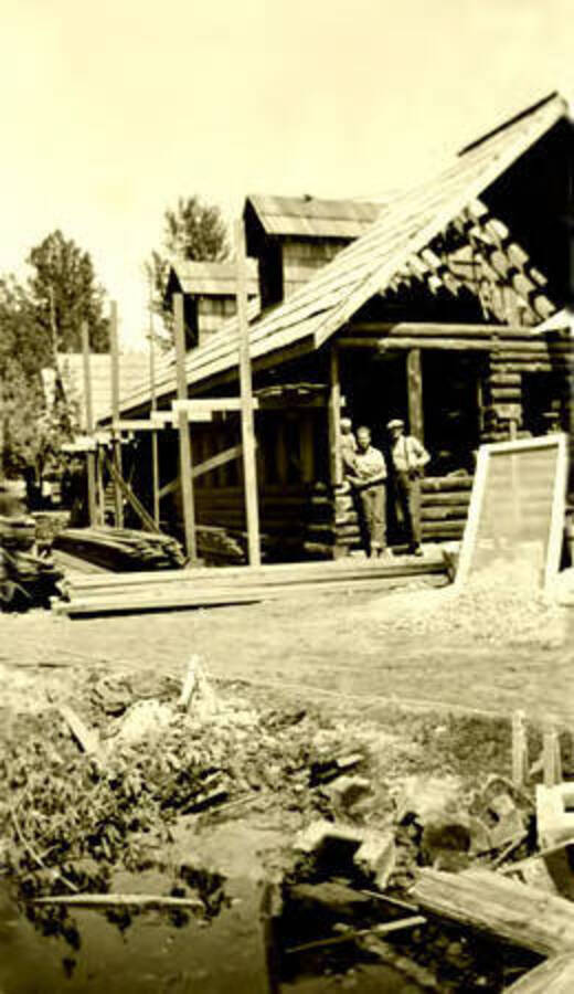Group of people building the Warren home. Coolin, Idaho. Donated by William Warren through Priest Lake Museum.